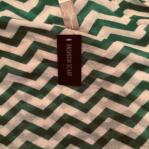 CIRCLE SCARF New!  - Picture 4 of 8